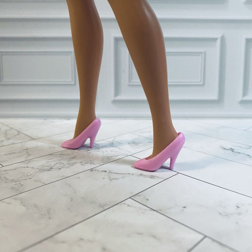 Barbie 90s Superstar Era High Heels Shoes Light Pink Closed Toe Pumps Mattel Vtg